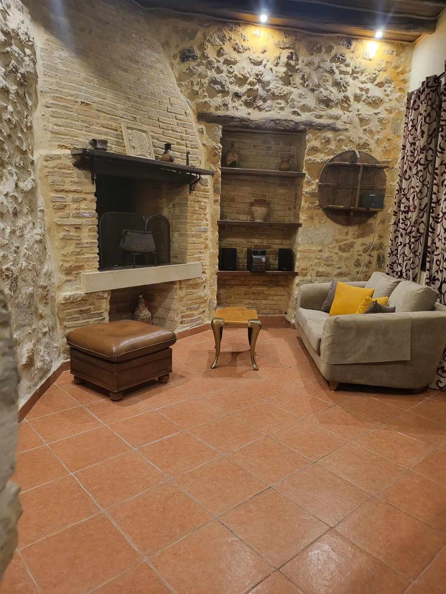 Creta In Center 2 *